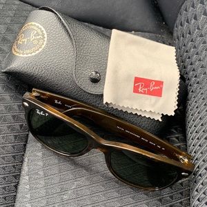 Ray•Ban Wayfarer tortoise shell polarized sunglasses